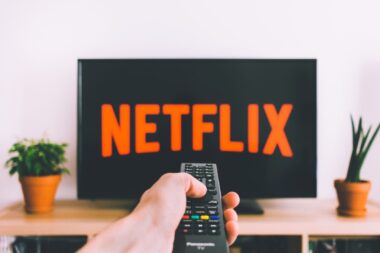 scopri il motivo shockante dietro l'ennesimo aumento di prezzo di Netflix