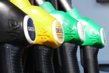 I prezzi del carburante schizzano alle stelle : la tua tasca risente