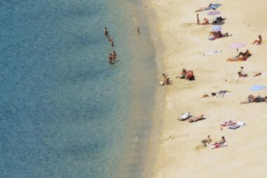 Perché i turisti stanno abbandonando le spiagge italiane quest'estate?